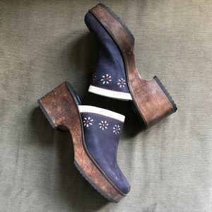 ~VINTAGE~ Tommy Hilfiger clogs. Size 8